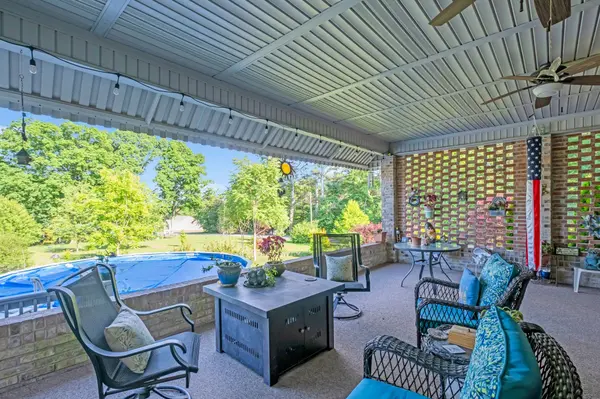 1056 Highway 100, Centerville, TN 37033