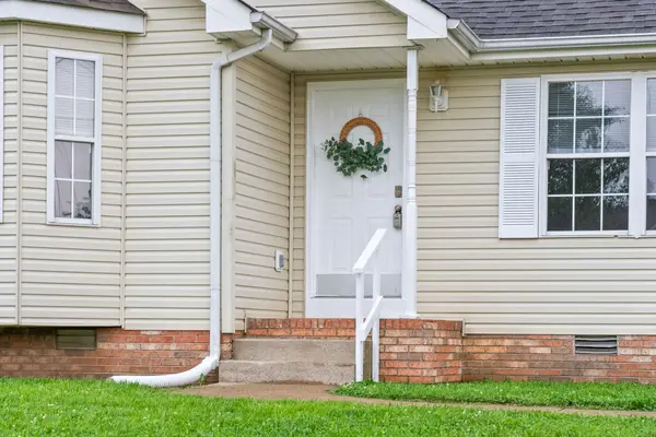316 Hunter Owens Ct, Oak Grove, KY 42262