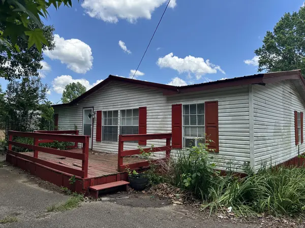 703 Hill Rd, Paris, TN 38242