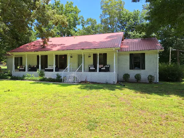 2002 S Beech Dr, Fayetteville, TN 37334