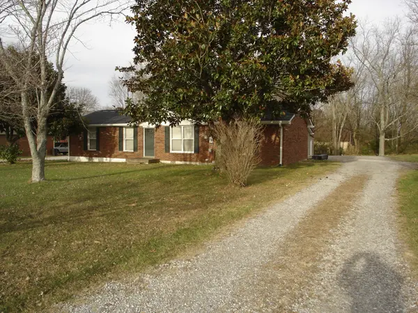 2101 Old Greenbrier Pike, Greenbrier, TN 37073