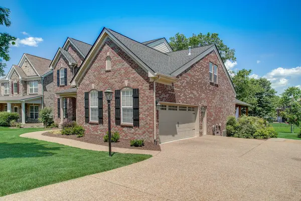 1077 Avery Trace Cir, Hendersonville, TN 37075