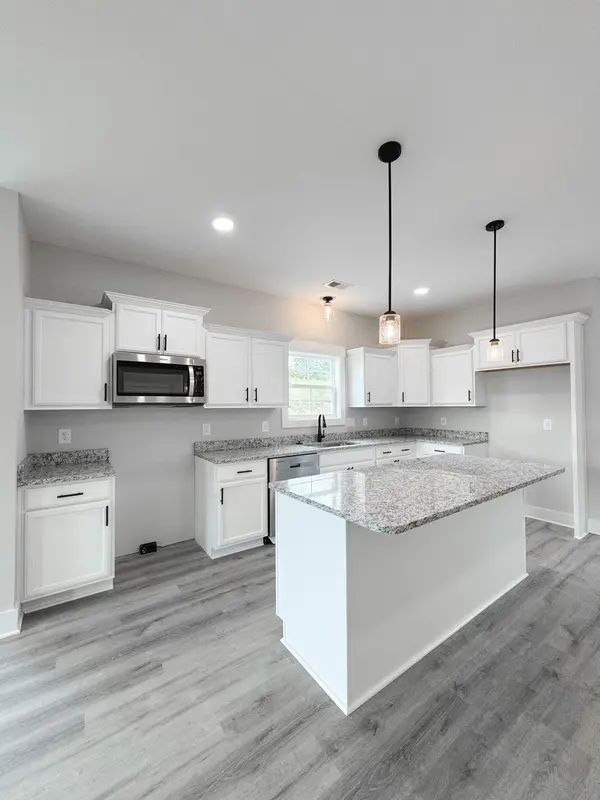 219 Sea Breeze Ln, La Vergne, TN 37086