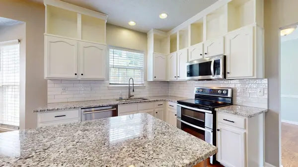 900 Weatherside Ct, Nashville, TN 37209