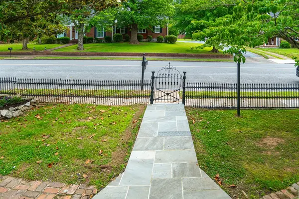 406 2nd Ave, Fayetteville, TN 37334