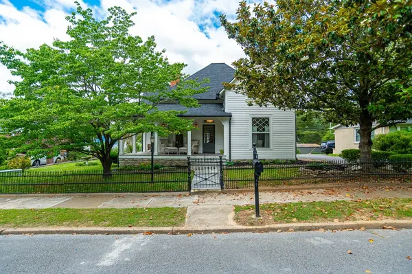 406 2nd Ave, Fayetteville, TN 37334