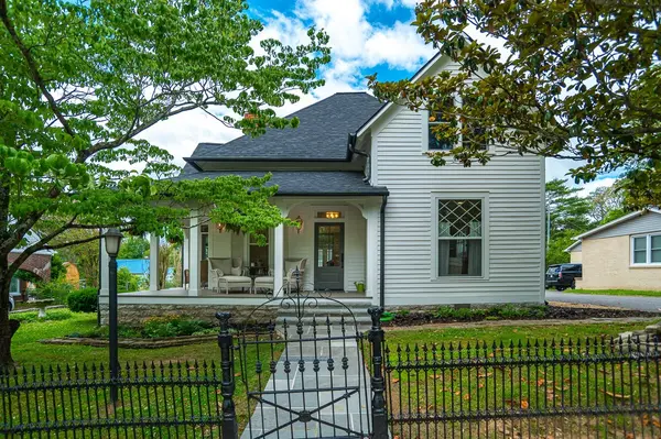 406 2nd Ave, Fayetteville, TN 37334