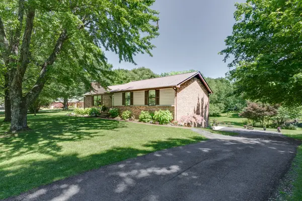 216 Kennedy Dr, White House, TN 37188
