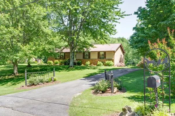 216 Kennedy Dr, White House, TN 37188