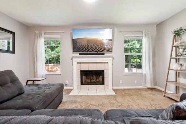 1204 Akins Ridge Dr, La Vergne, TN 37086