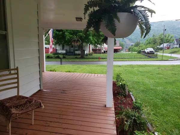 242 N Willow Ave, Erwin, TN 37650