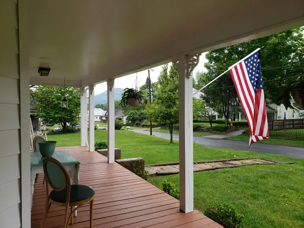 242 N Willow Ave, Erwin, TN 37650
