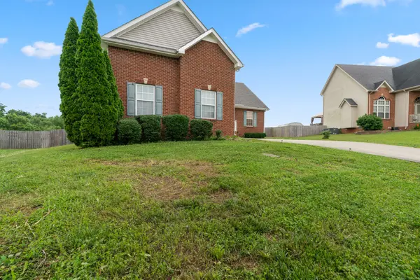 1221 Channelview Dr, Clarksville, TN 37040