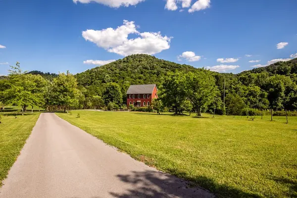 9316 Fox Hollow Rd, Christiana, TN 37037
