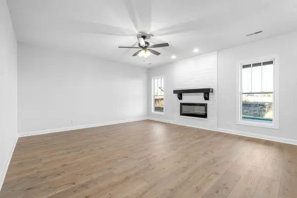 325 Wesson Dr, Clarksville, TN 37043