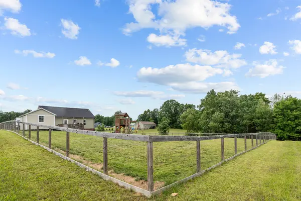 1193 Liberty Rd, Charlotte, TN 37036