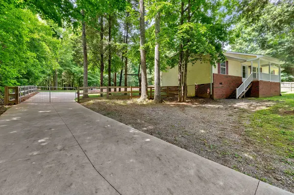 1044 Phillip Dr, Portland, TN 37148