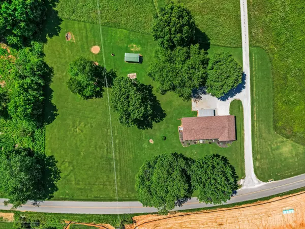 324 Jim Courtney Rd, Portland, TN 37148
