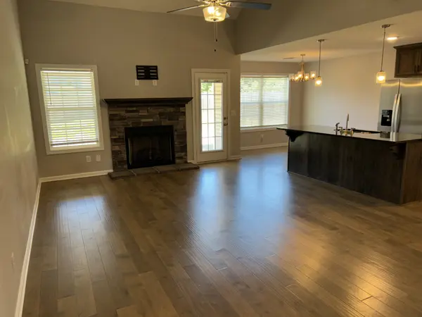 1564 PARKSIDE DR, Clarksville, TN 37042