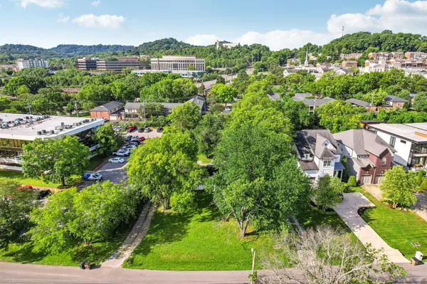 2201 Castleman Dr, Nashville, TN 37215