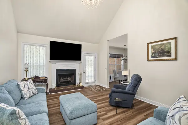 1009 Somerville Dr, Cottontown, TN 37048