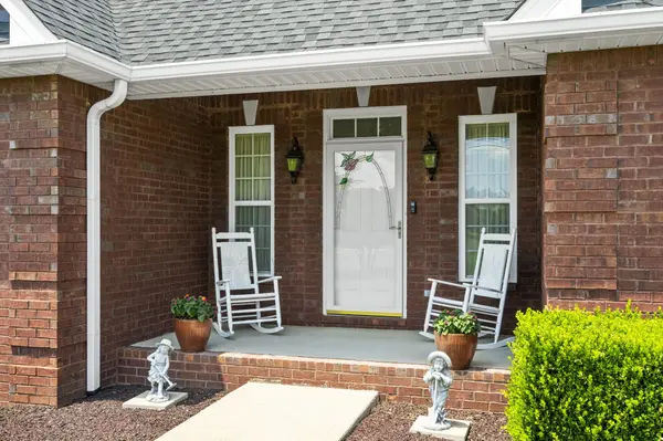 1009 Somerville Dr, Cottontown, TN 37048