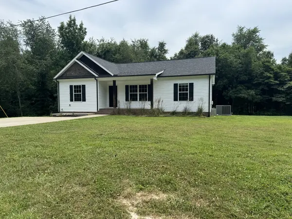 119 E Circle Dr, Burns, TN 37029