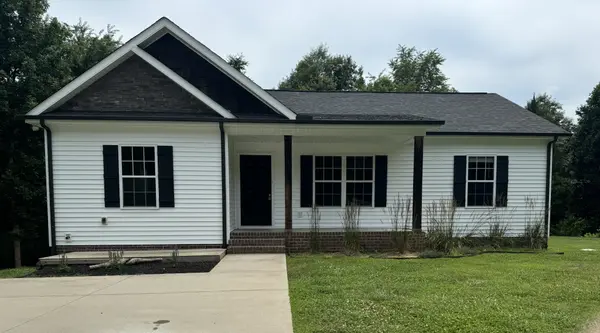 119 E Circle Dr, Burns, TN 37029