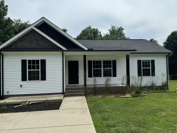 119 E Circle Dr, Burns, TN 37029
