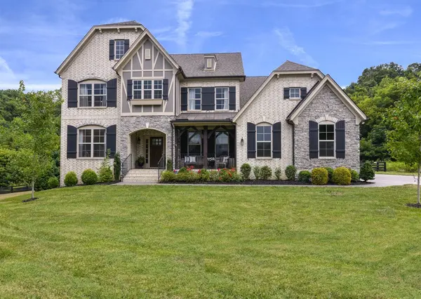 7084 Crimson Leaf Ln, College Grove, TN 37046