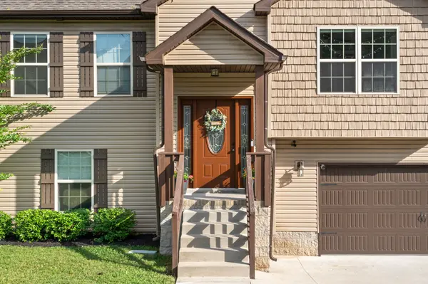 1196 Eagles Bluff Dr, Clarksville, TN 37040