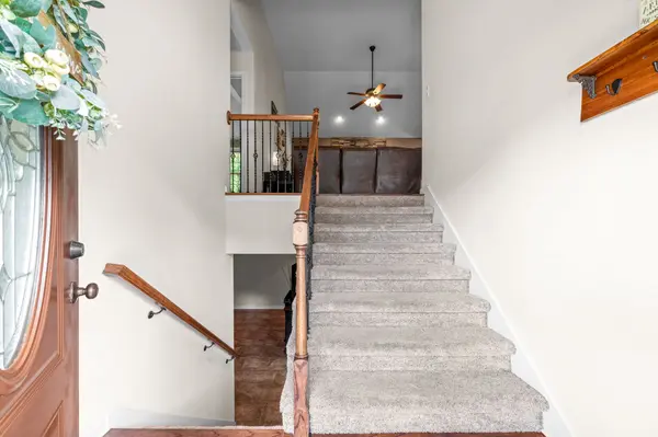 1196 Eagles Bluff Dr, Clarksville, TN 37040