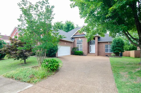 2416 Adelaide Dr, Thompsons Station, TN 37179