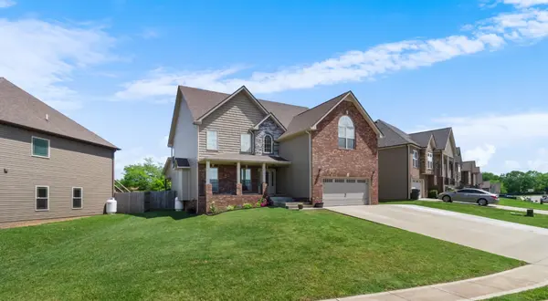 1013 Garner Hills Dr, Clarksville, TN 37042
