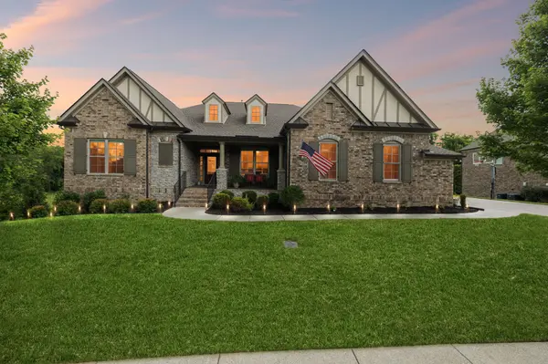 7000 Crimson Leaf Ln,  College Grove,  TN 37046