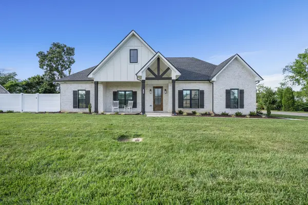 348 Ellington Dr, Clarksville, TN 37043