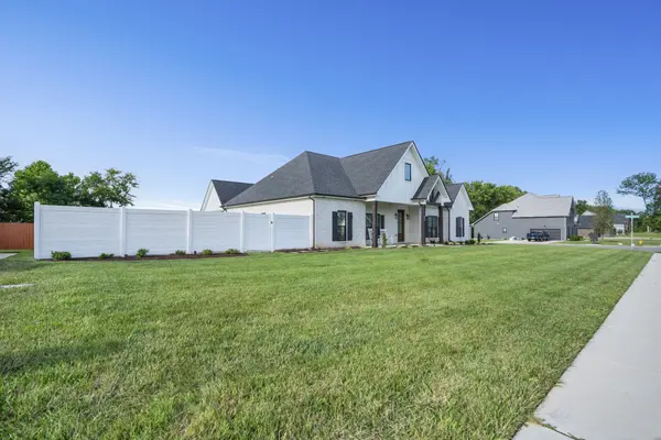 348 Ellington Dr, Clarksville, TN 37043