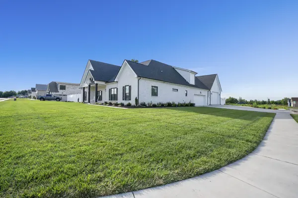 348 Ellington Dr, Clarksville, TN 37043