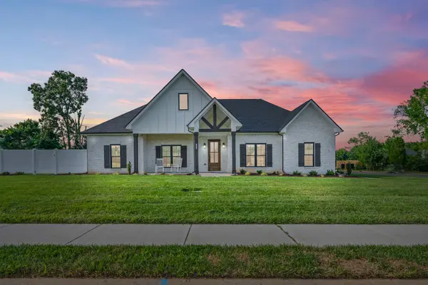 348 Ellington Dr, Clarksville, TN 37043