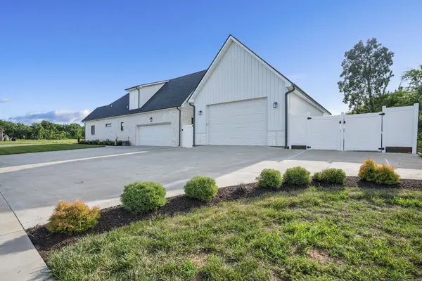 348 Ellington Dr, Clarksville, TN 37043