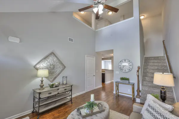 909 Granville Dr, Murfreesboro, TN 37128