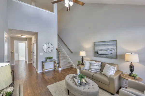 909 Granville Dr, Murfreesboro, TN 37128
