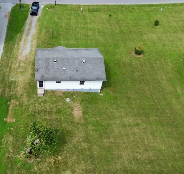 1040 Rebecca Dr, Burns, TN 37029