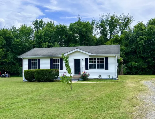 1040 Rebecca Dr, Burns, TN 37029