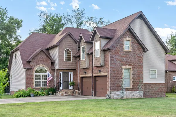 733 Valencia Dr, Clarksville, TN 37043