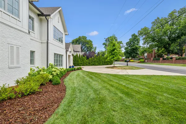 613 Estes Rd, Nashville, TN 37215