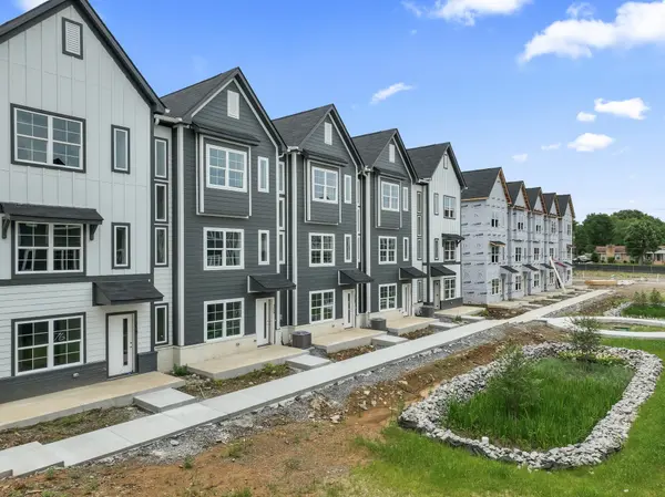700 N Dupont Ave #215, Madison, TN 37115