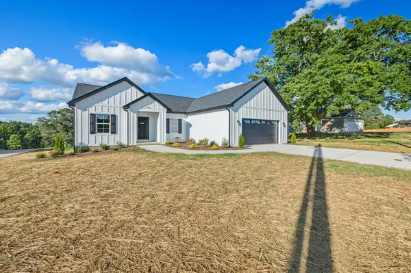 4595 Window Cliff Rd, Baxter, TN 38544
