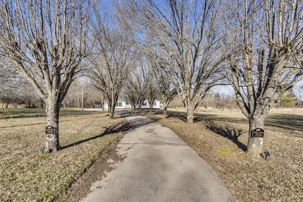 206 Sugar Creek Dr, Mc Minnville, TN 37110