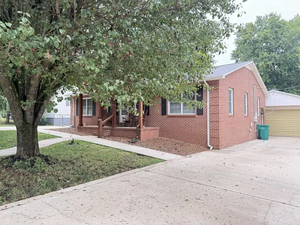 102 10th Ave #NW, Winchester, TN 37398